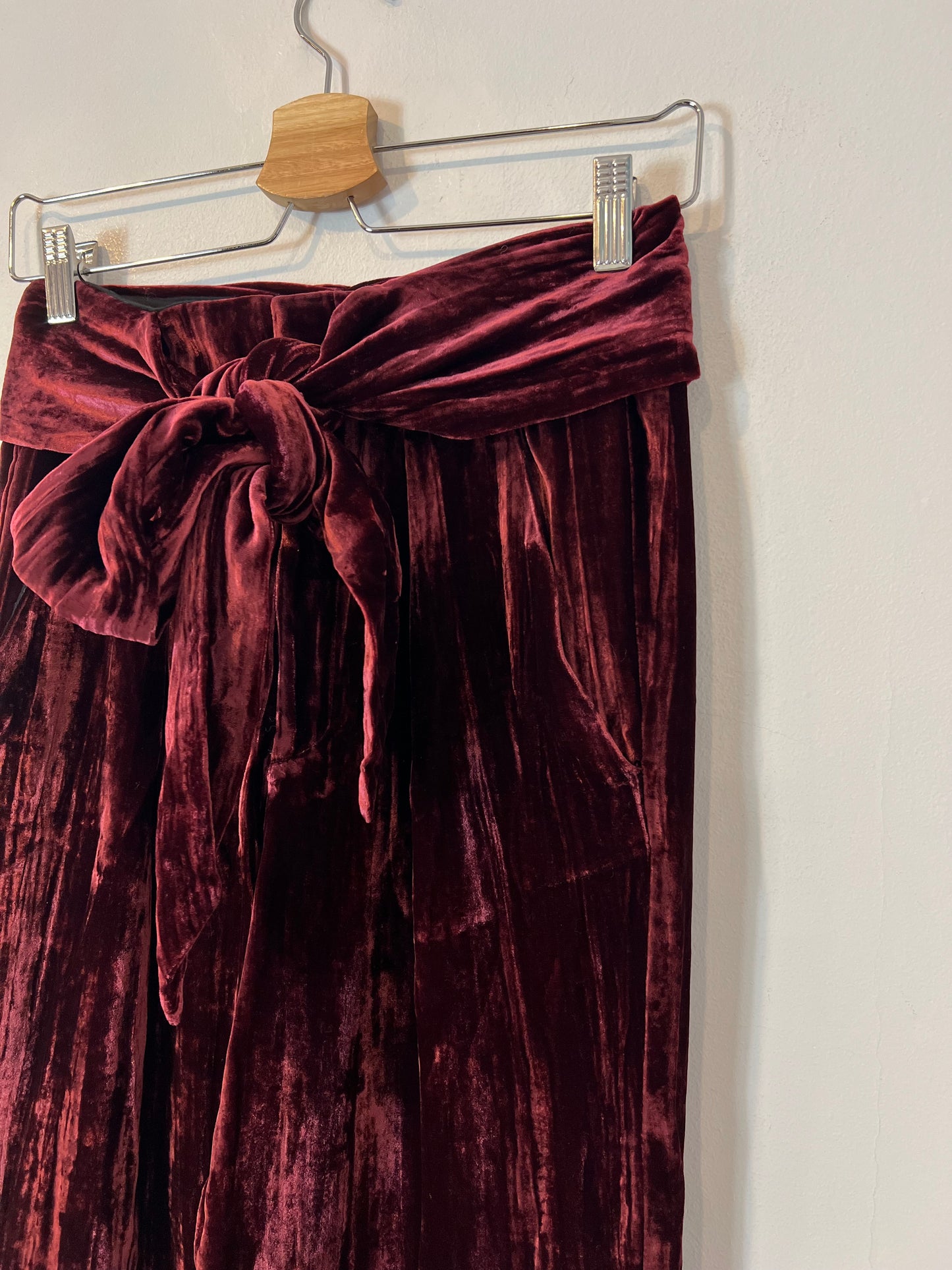 MASSCOB. Pantalones terciopelo altos