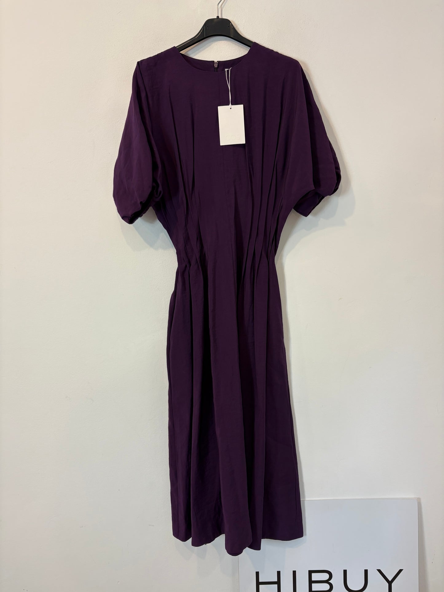 COS. Vestido midi detalle cintura