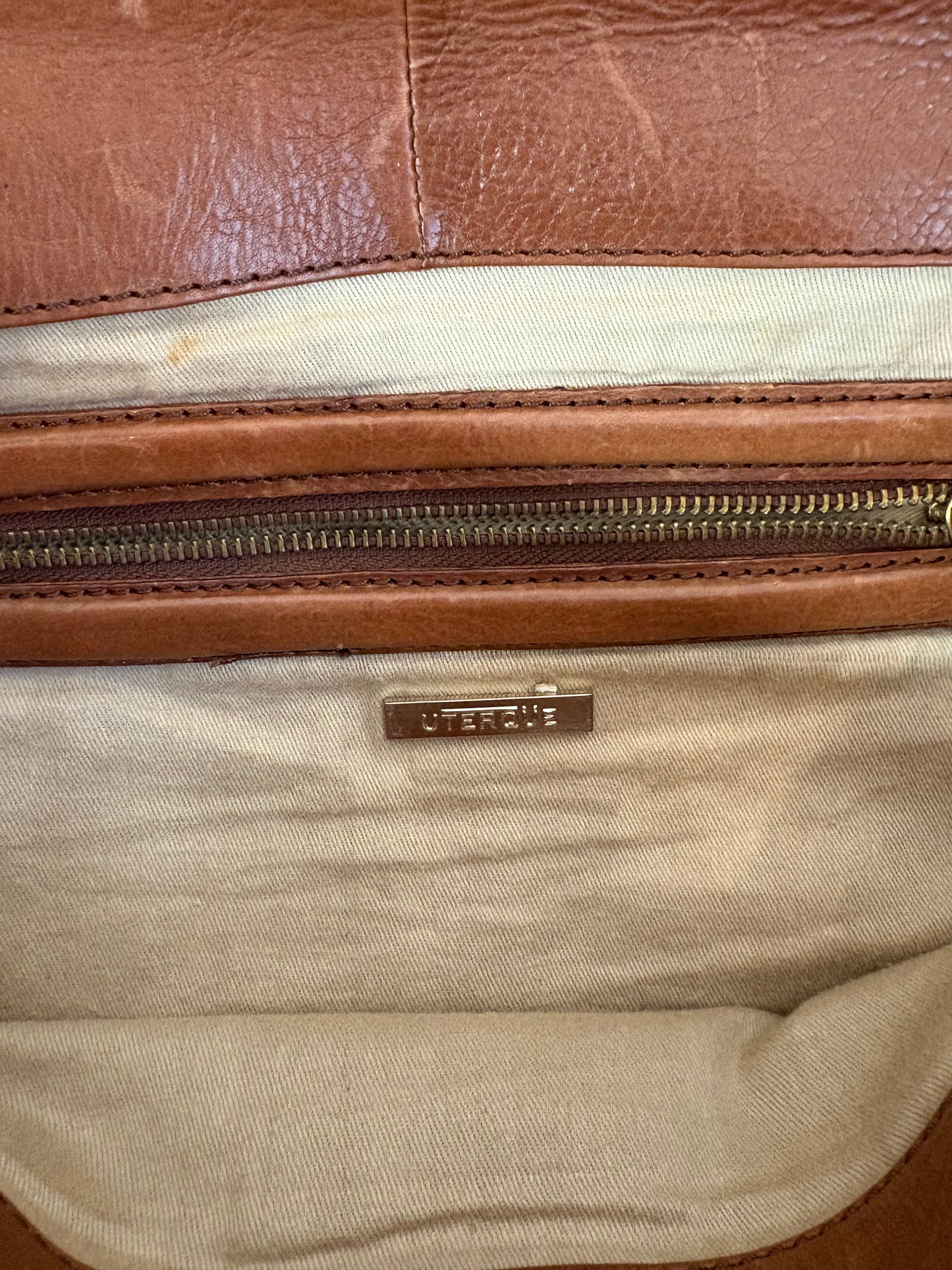 UTERQÜE. Bolso piel camel