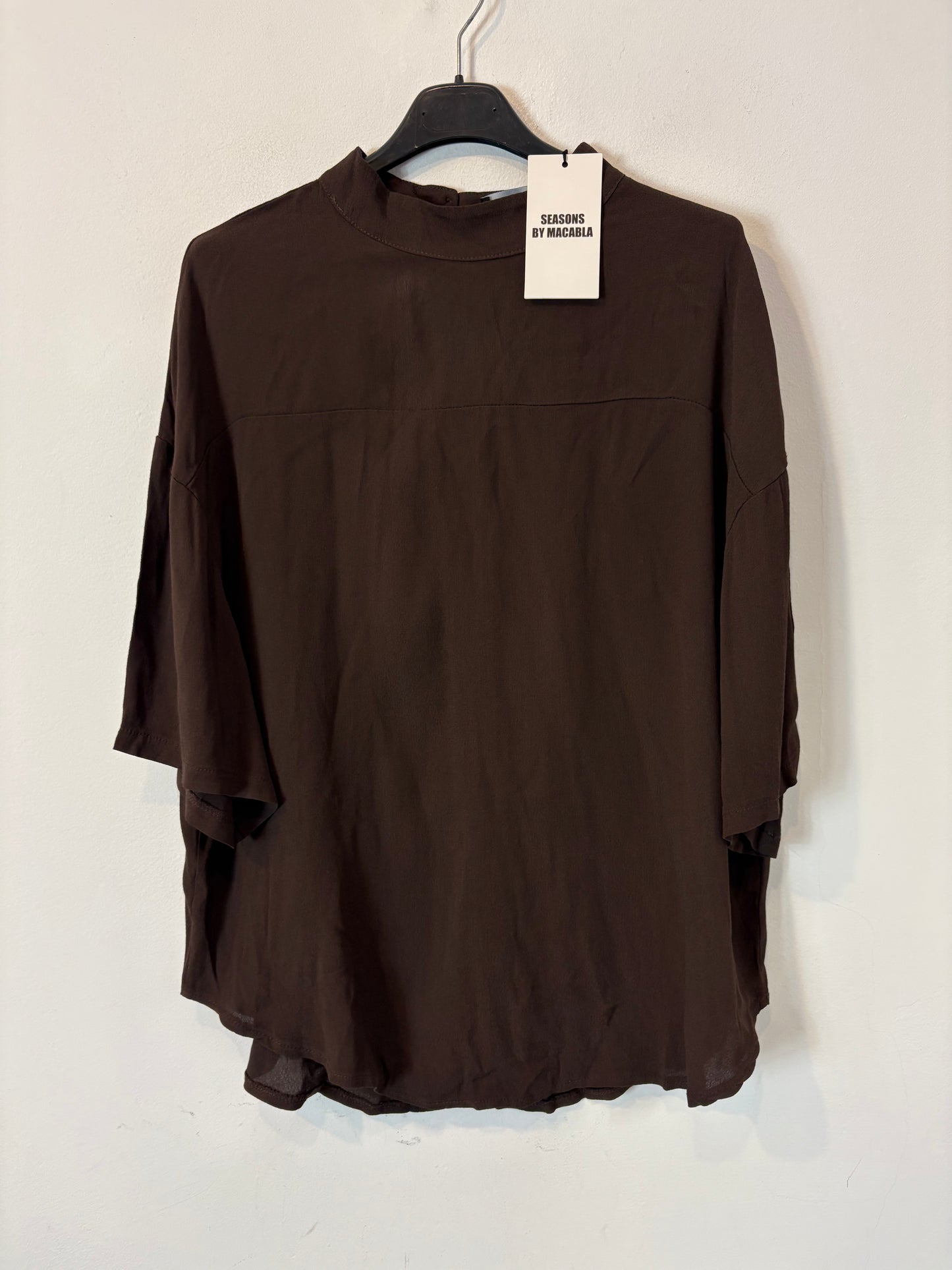SEASONS. Blusa marrón fluida