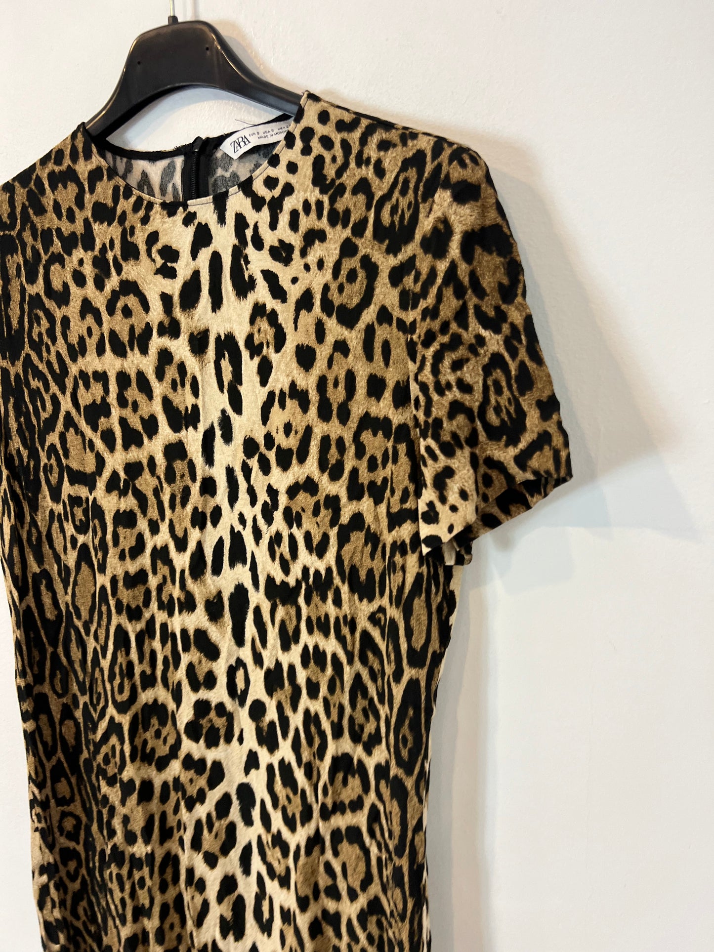 ZARA. Vestido midi animal print fluido. T XS