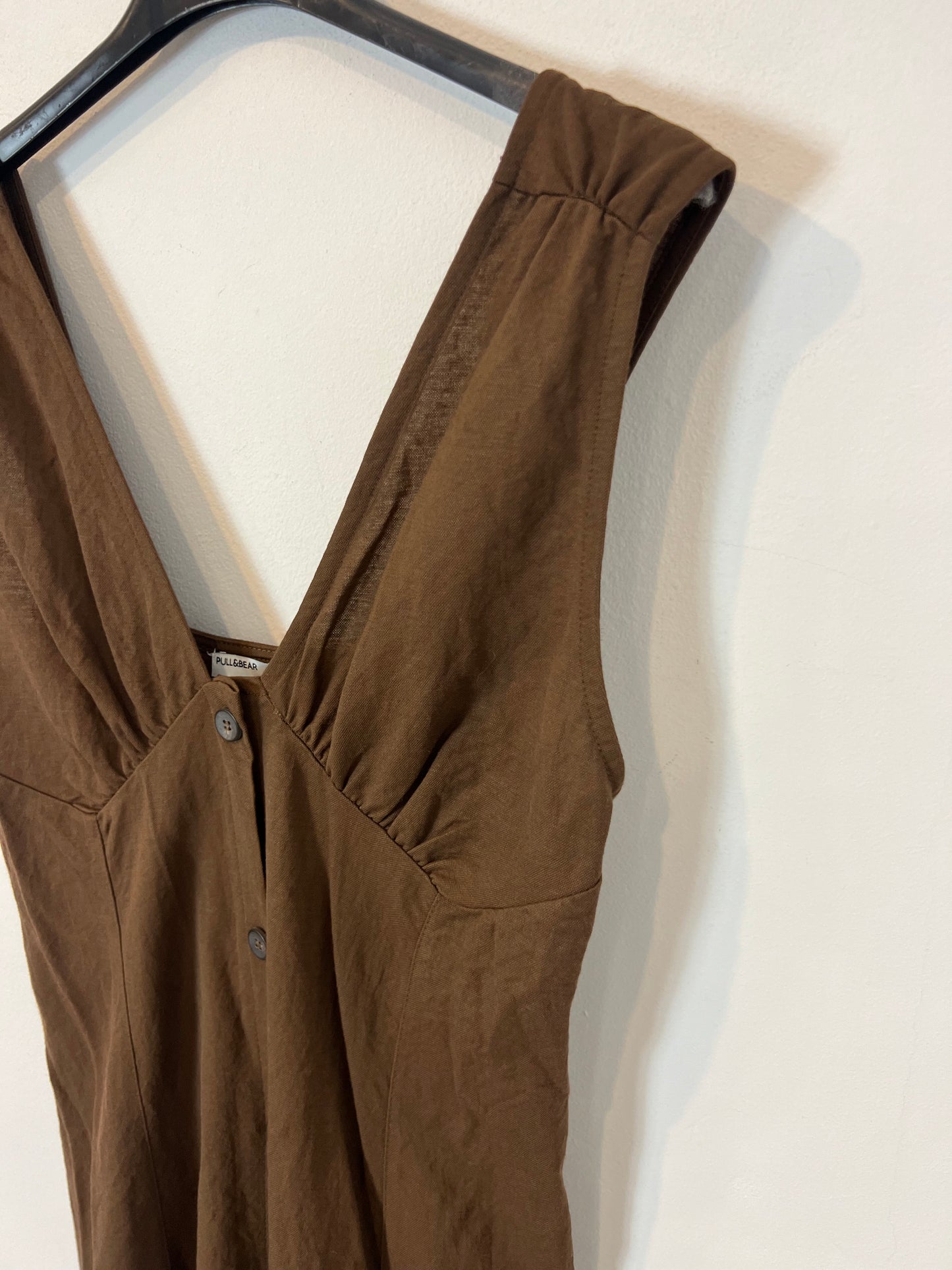 PULL&BEAR. Vestido midi marrón chocolate. T S