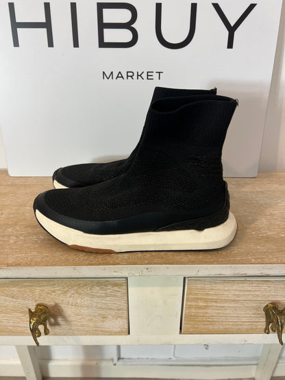 ZARA. Zapatillas elásticas textura. T 40