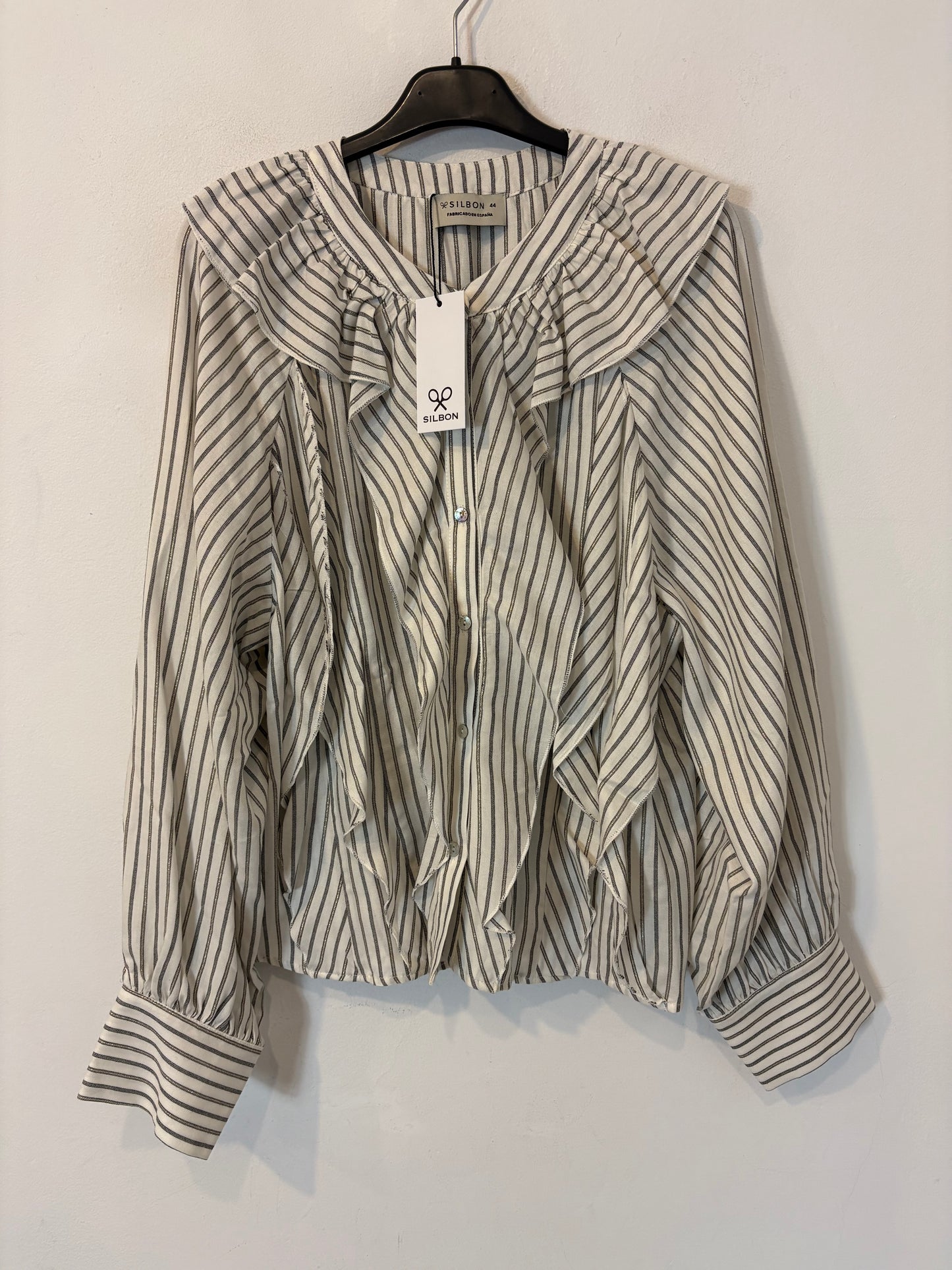 SILBON. Blusa rayas volantes