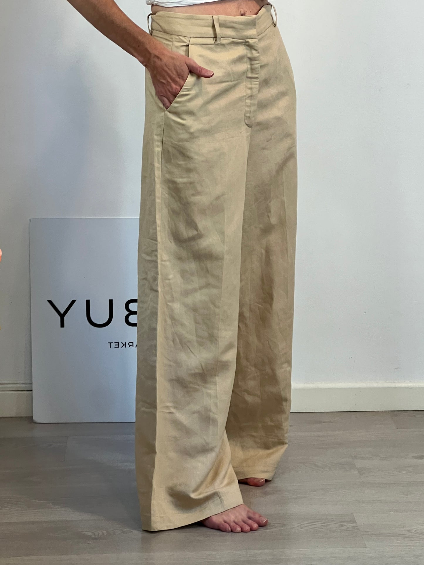ZUBI. Pantalón fluido beige T.38