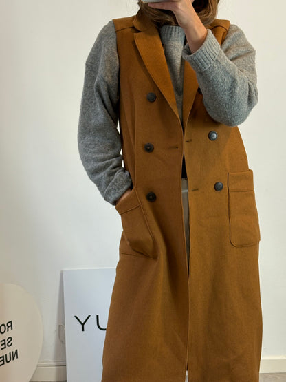ZARA. Chaleco largo marrón con lana