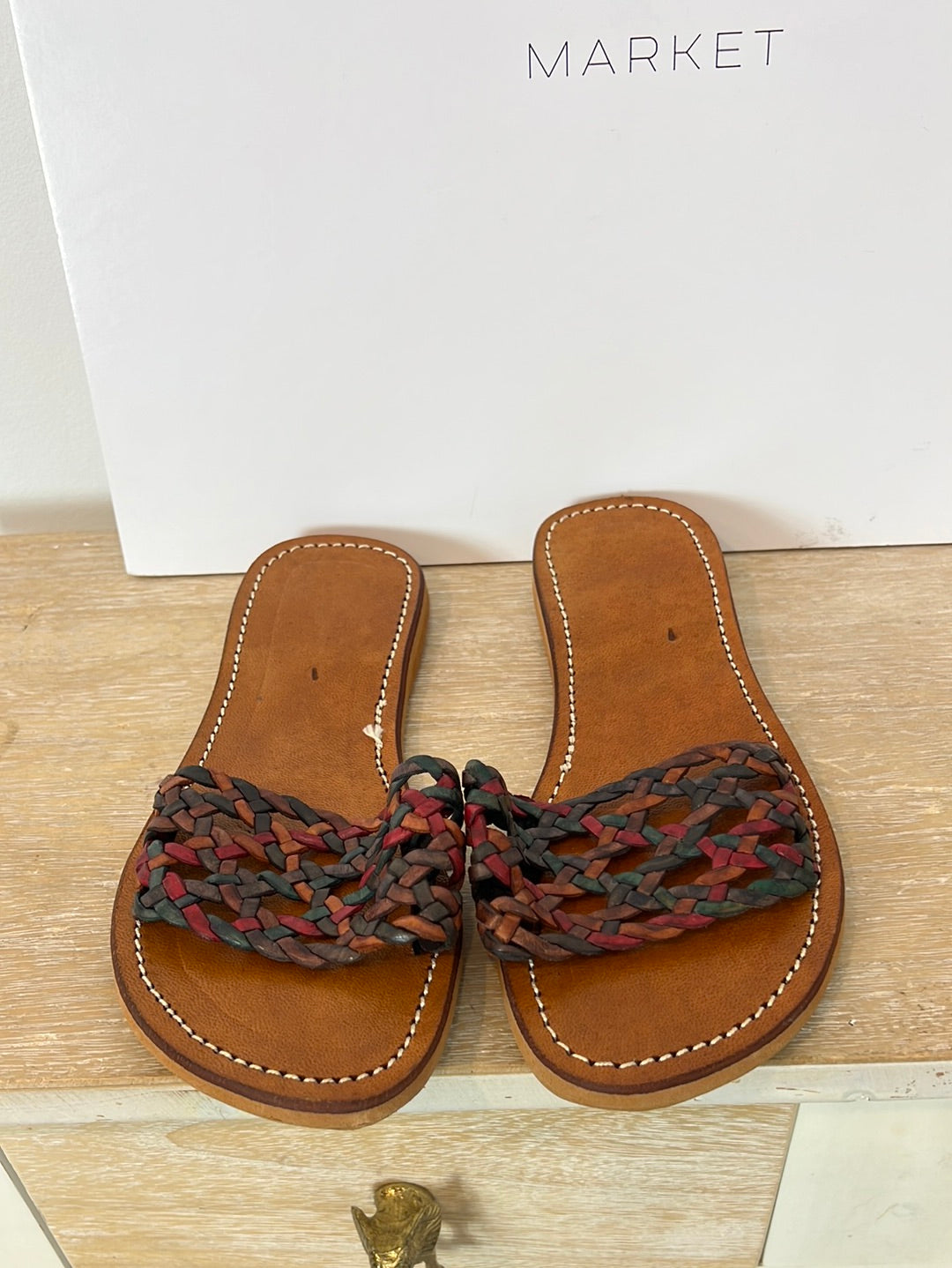 OTRAS. Sandalia plana tira colores. T 40