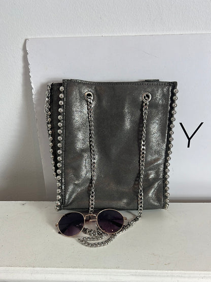 ZARA. Bolso gris tachuelas