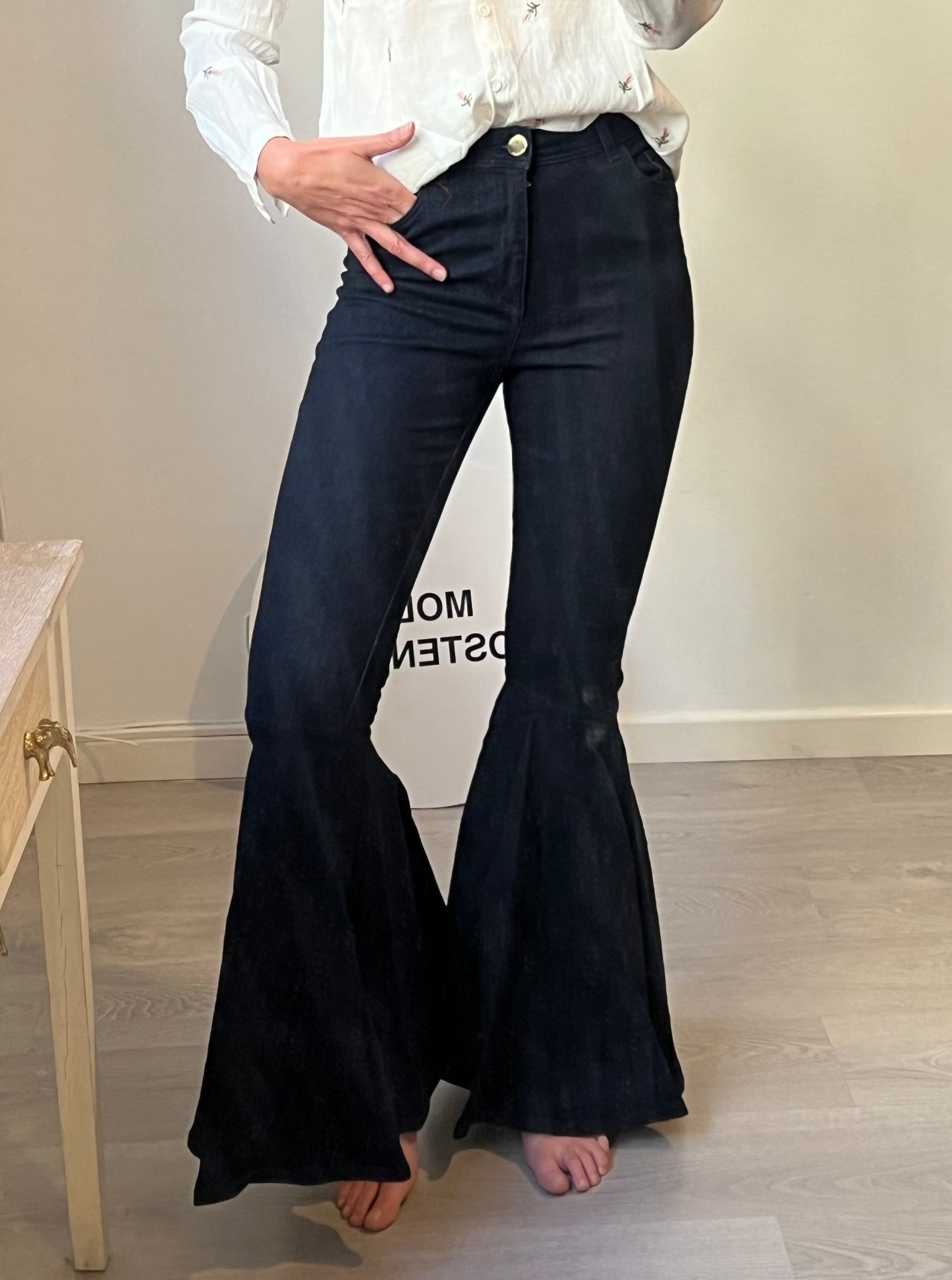 UTERQÜE. Pantalón denim volantes T.38