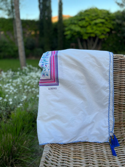 LOEWE. Pañuelo blanco estampado