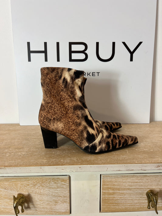 JAIME MASCARÓ. Animal print ankle boots. Size 38