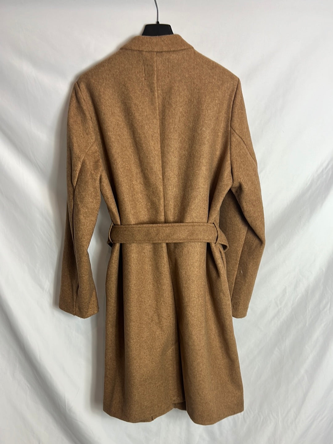 ONLY. Abrigo paño camel con cinturón. T M