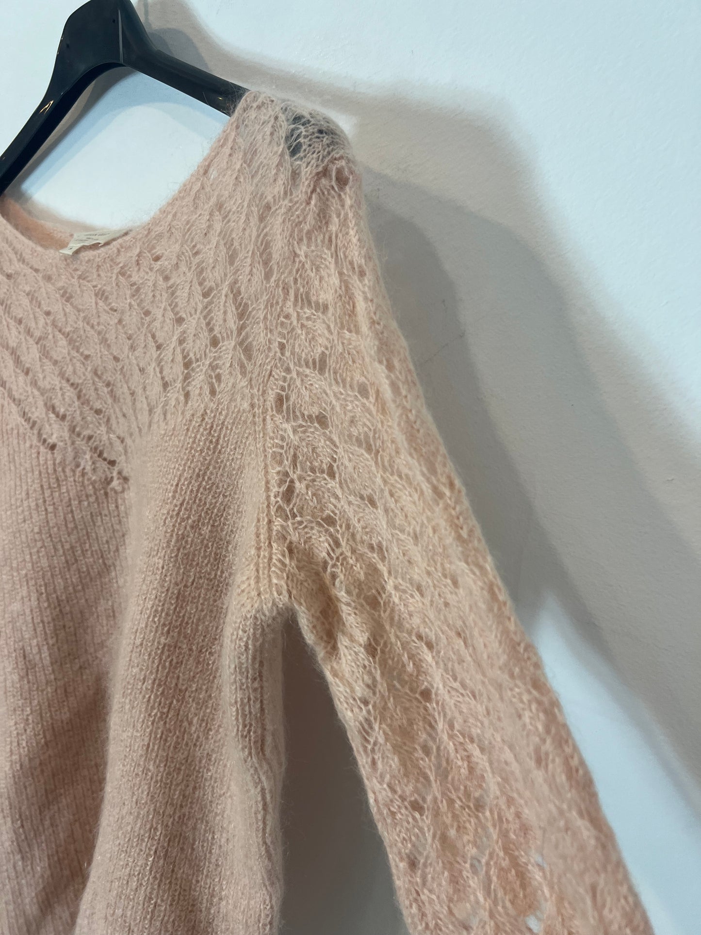 SEZANE. Jersey rosa detalles troquelados T.s