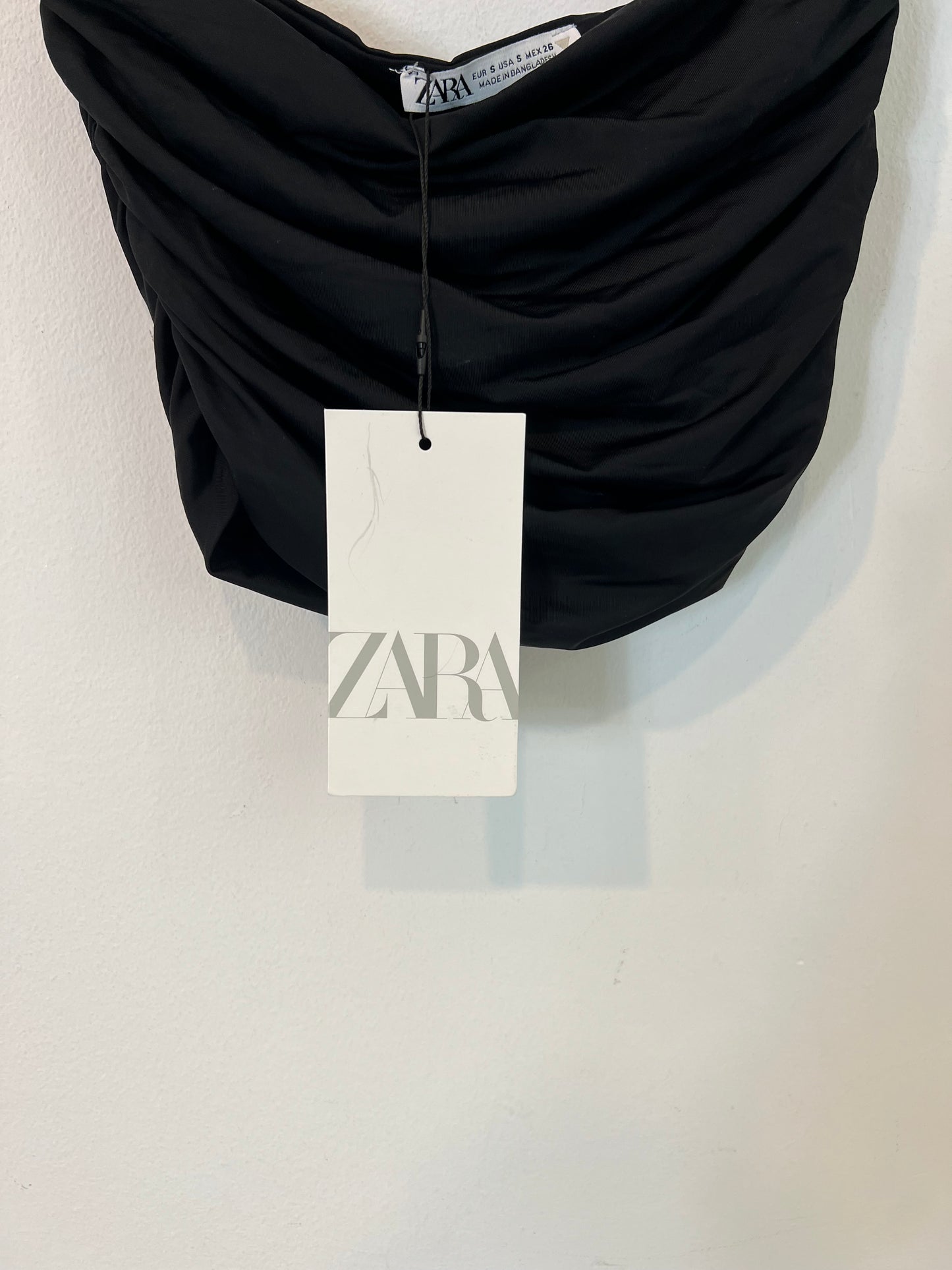 ZARA. croptop negro licra T.s