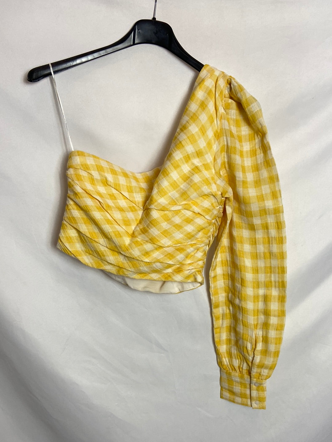 ZARA. Asymmetrical checked top. Ts