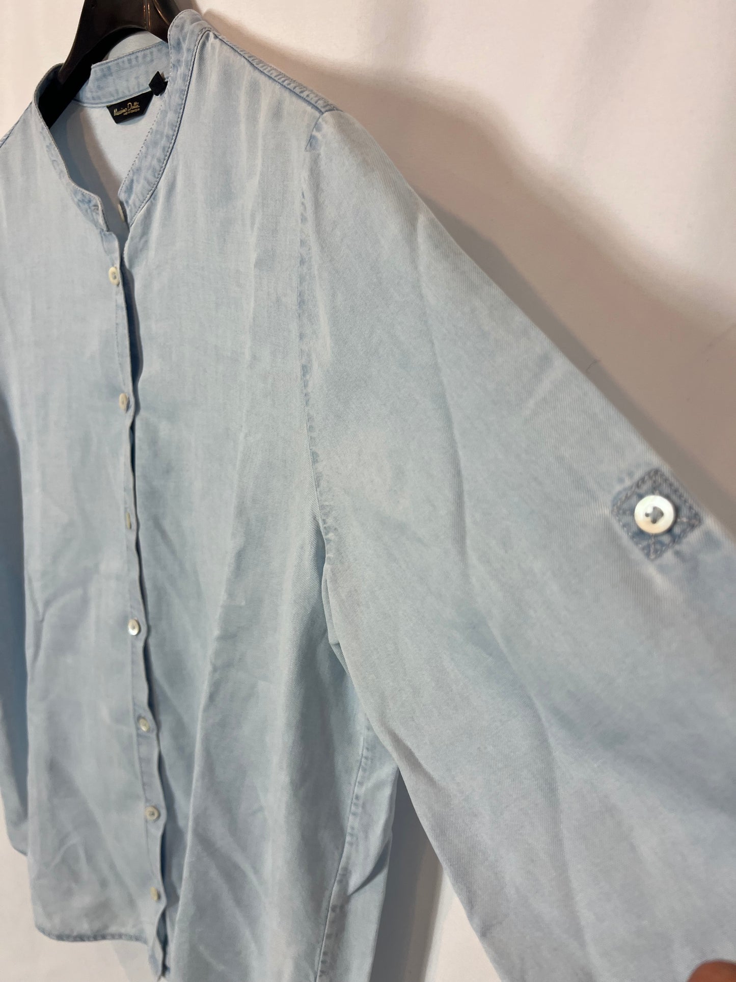 Massimo Dutti. Flowy denim blouse. T 40
