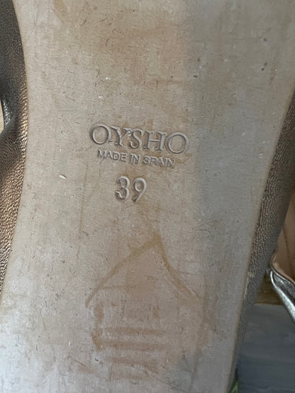 OYSHO. Zapatos plano dorado. T 39