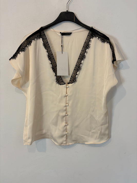 ZARA. Top lencero encaje negro