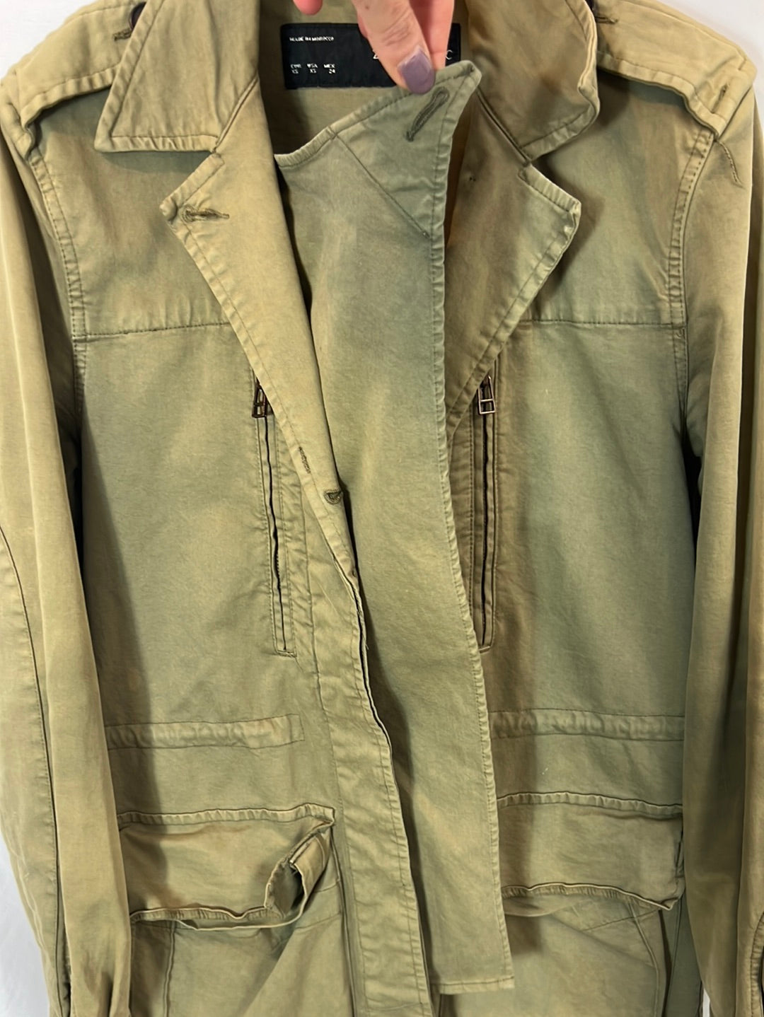 ZARA. Parka verde abotonada T.xs