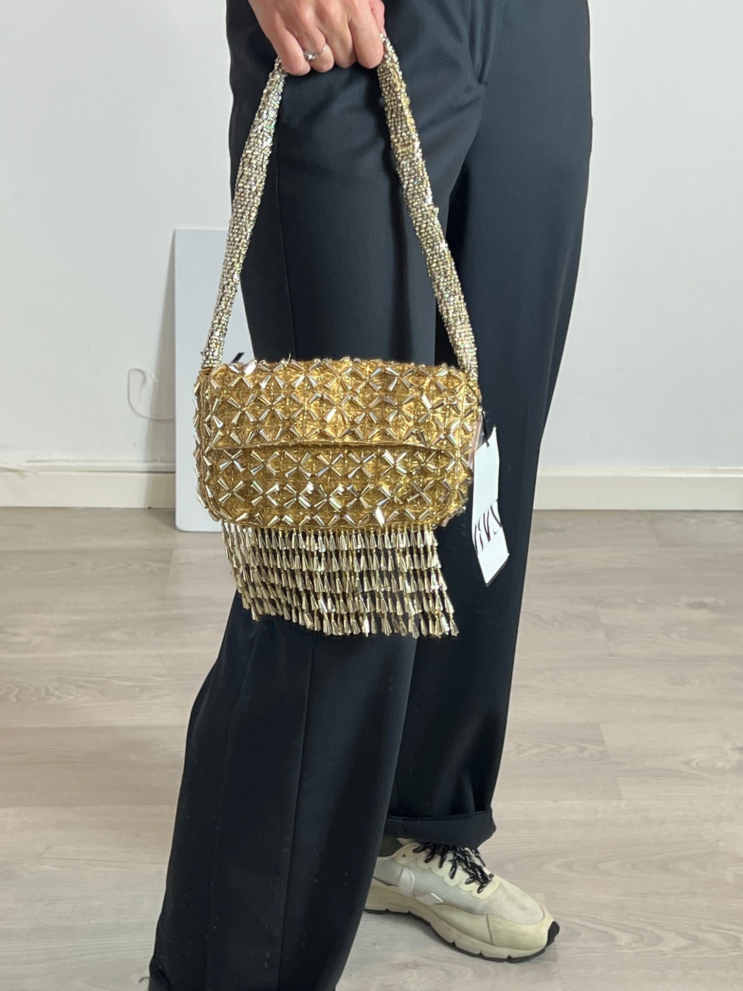 ZARA. Bolso mini abalorios dorados