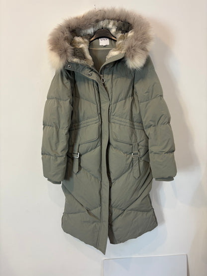 LILY. Plumas largo capucha pelo