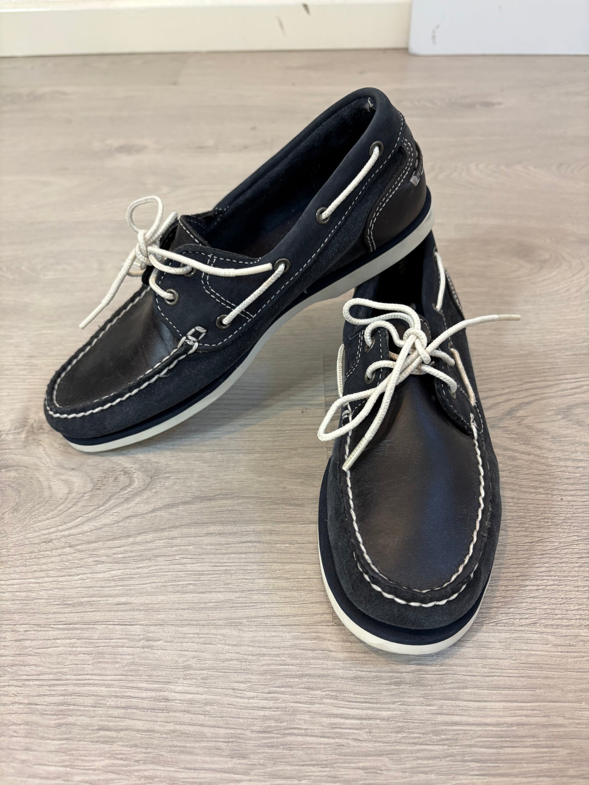 TIMBERLAND. Náuticos piel en azul. T 39