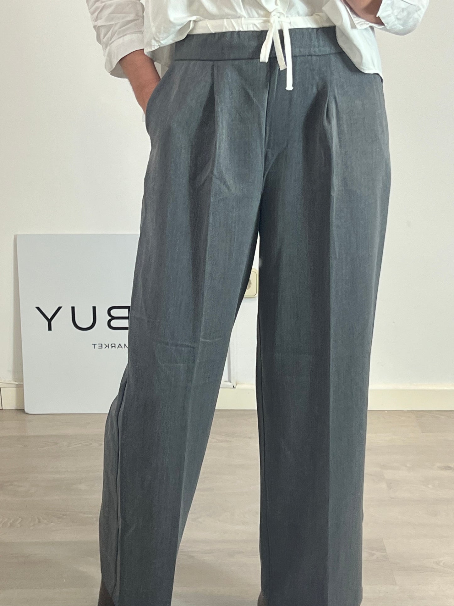 CARLOTA&CO. Pantalón gris cintura blanca T.l