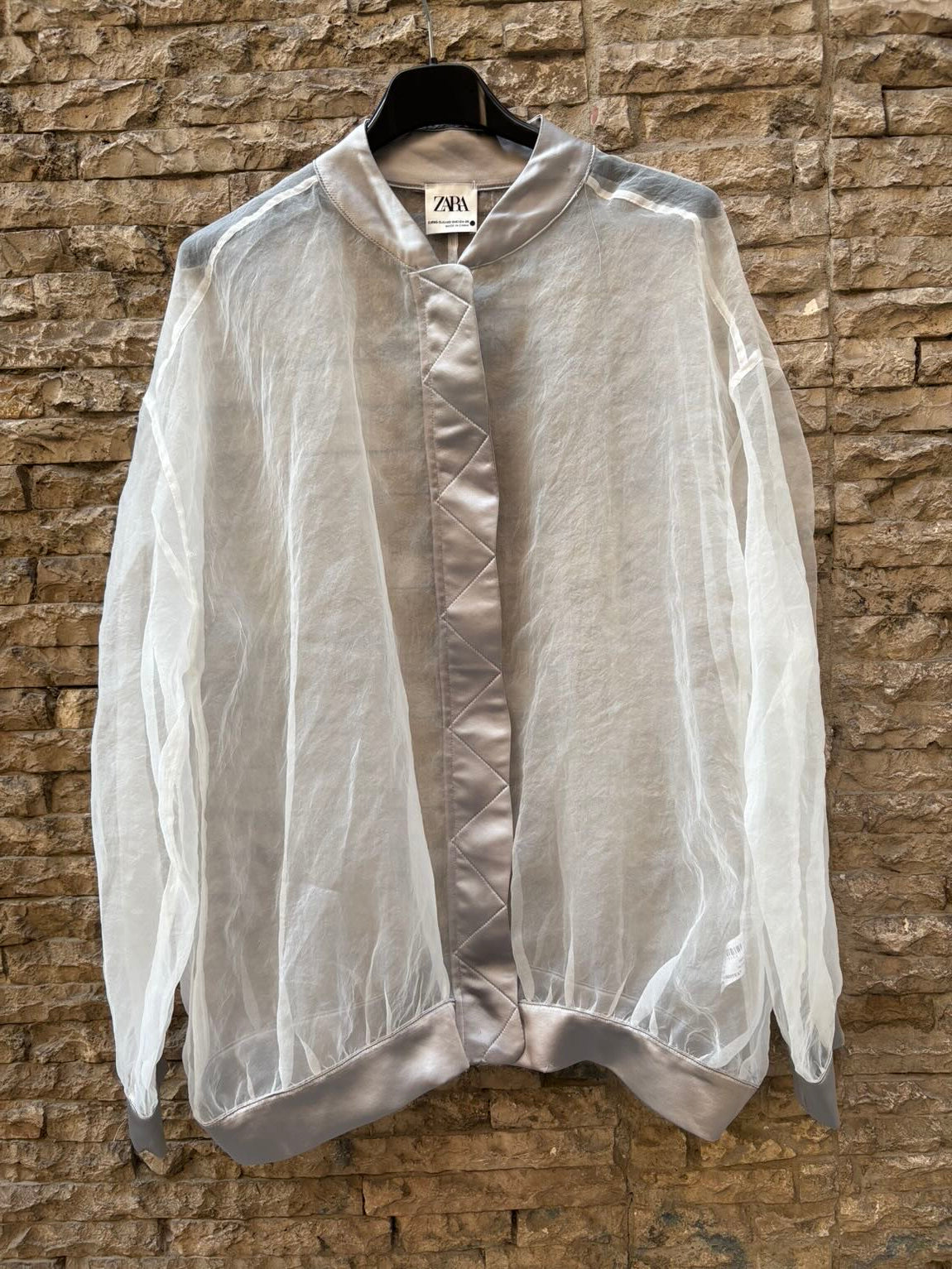 ZARA. Bomber tul detalles plateados