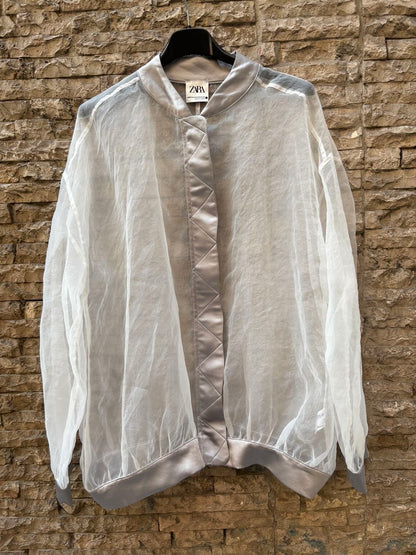 ZARA. Bomber tul detalles plateados