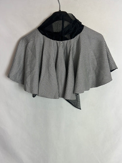 OTRAS. Cuello efecto capa pata de gallo. T U