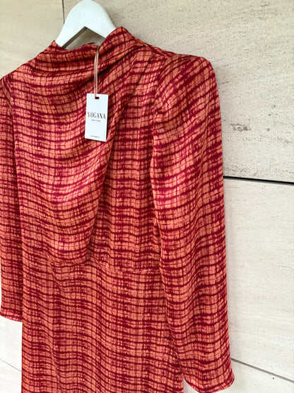 VOGANA. Vestido largo estampado hombreras