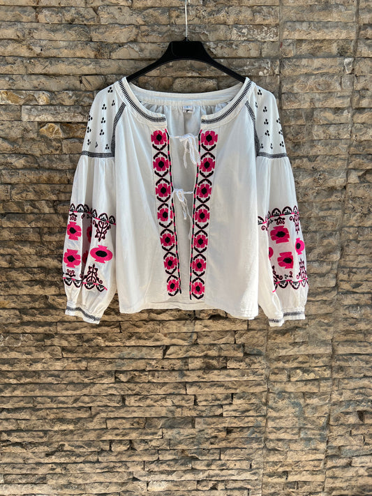 VAULT. Blusa blanca bordada