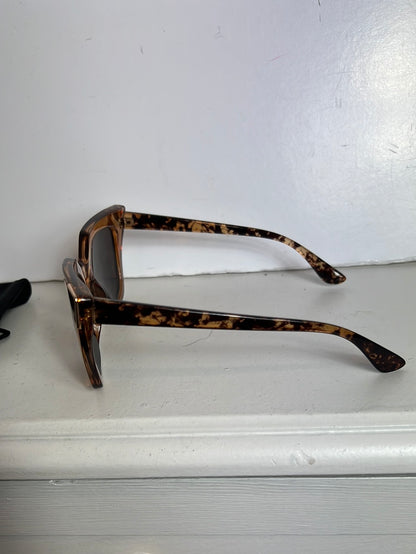 OTRAS. Gafas de sol ojos de gato