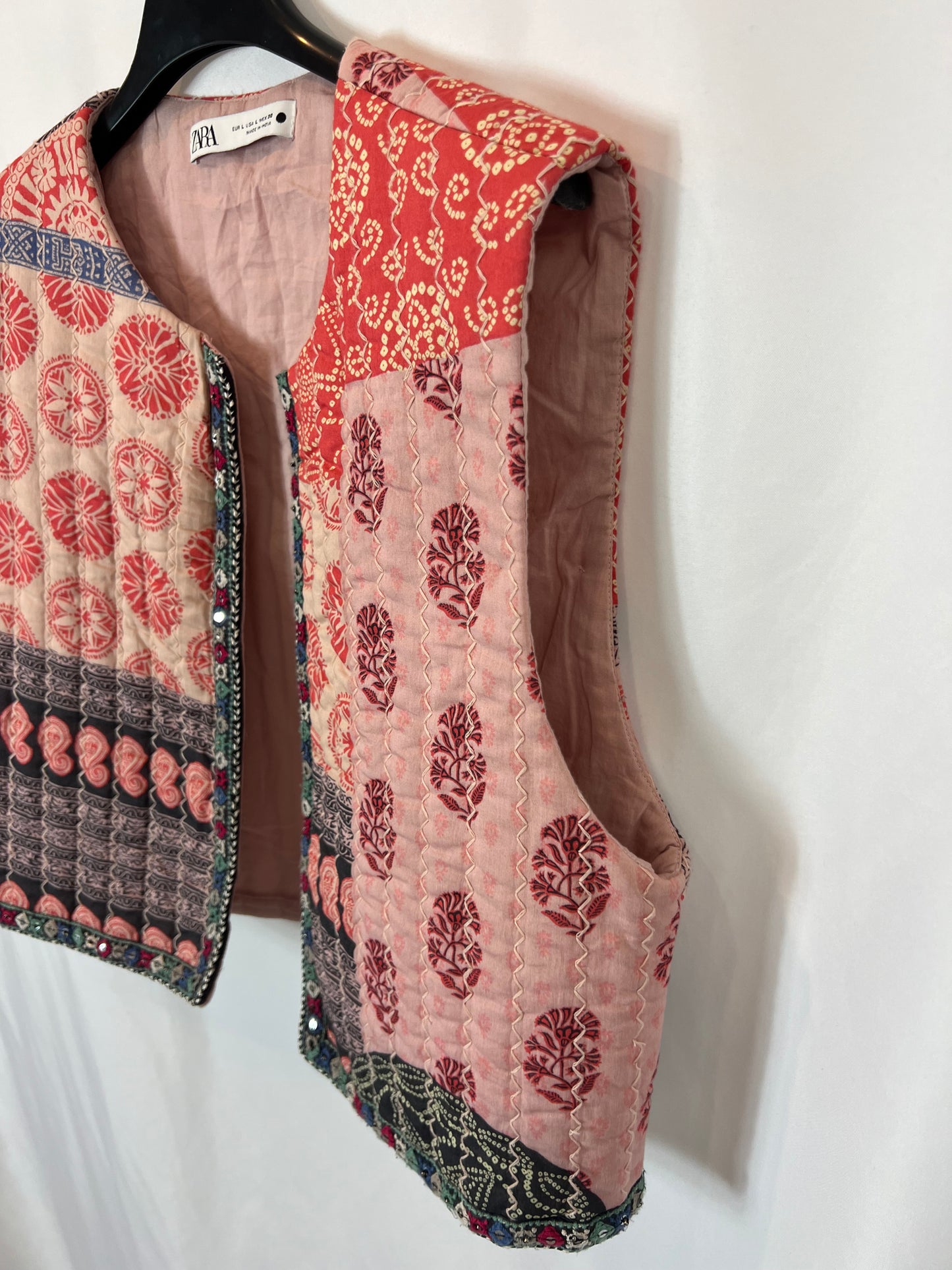 ZARA . Chaleco acolchado estampado. T L