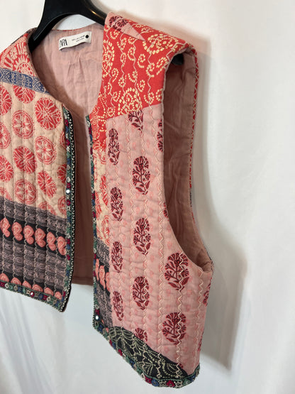 ZARA . Chaleco acolchado estampado. T L