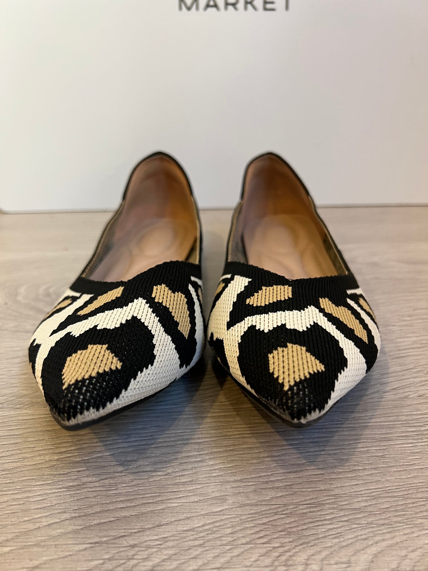 OTRAS. Zapato plano textura animal print. T 39