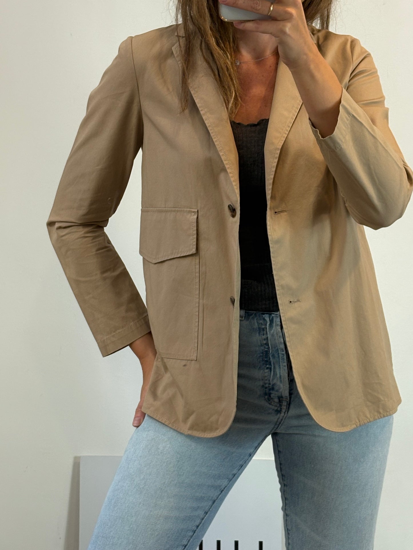 COS. Chaqueta camel ligera