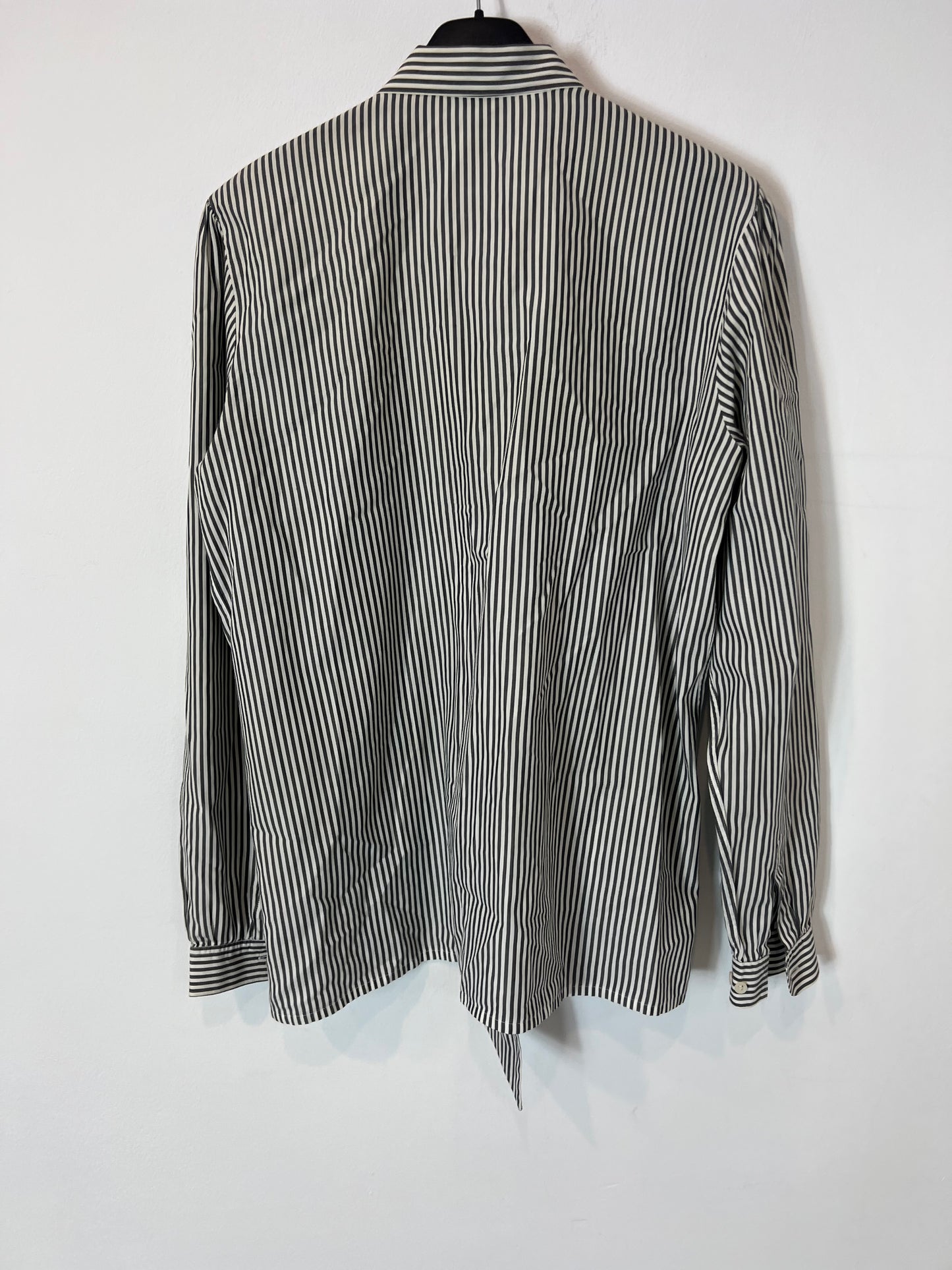 CLAUDIA ADOLFF. Striped blouse with bow detail. Size 38