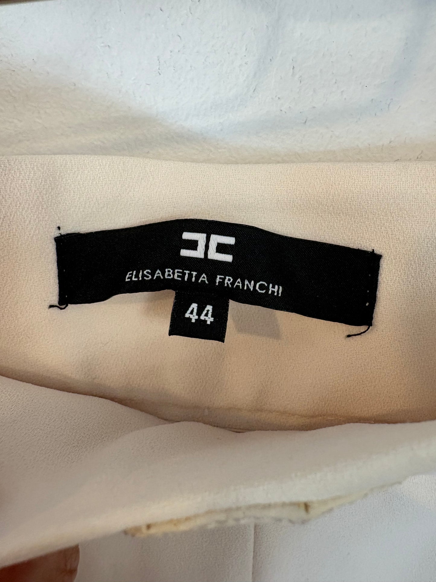 ELISABETTA FRANCHI. Pantalón fluido beige detalle cintura. T 36