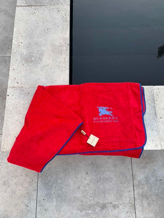 BURBERRY. Toalla de playa roja logo