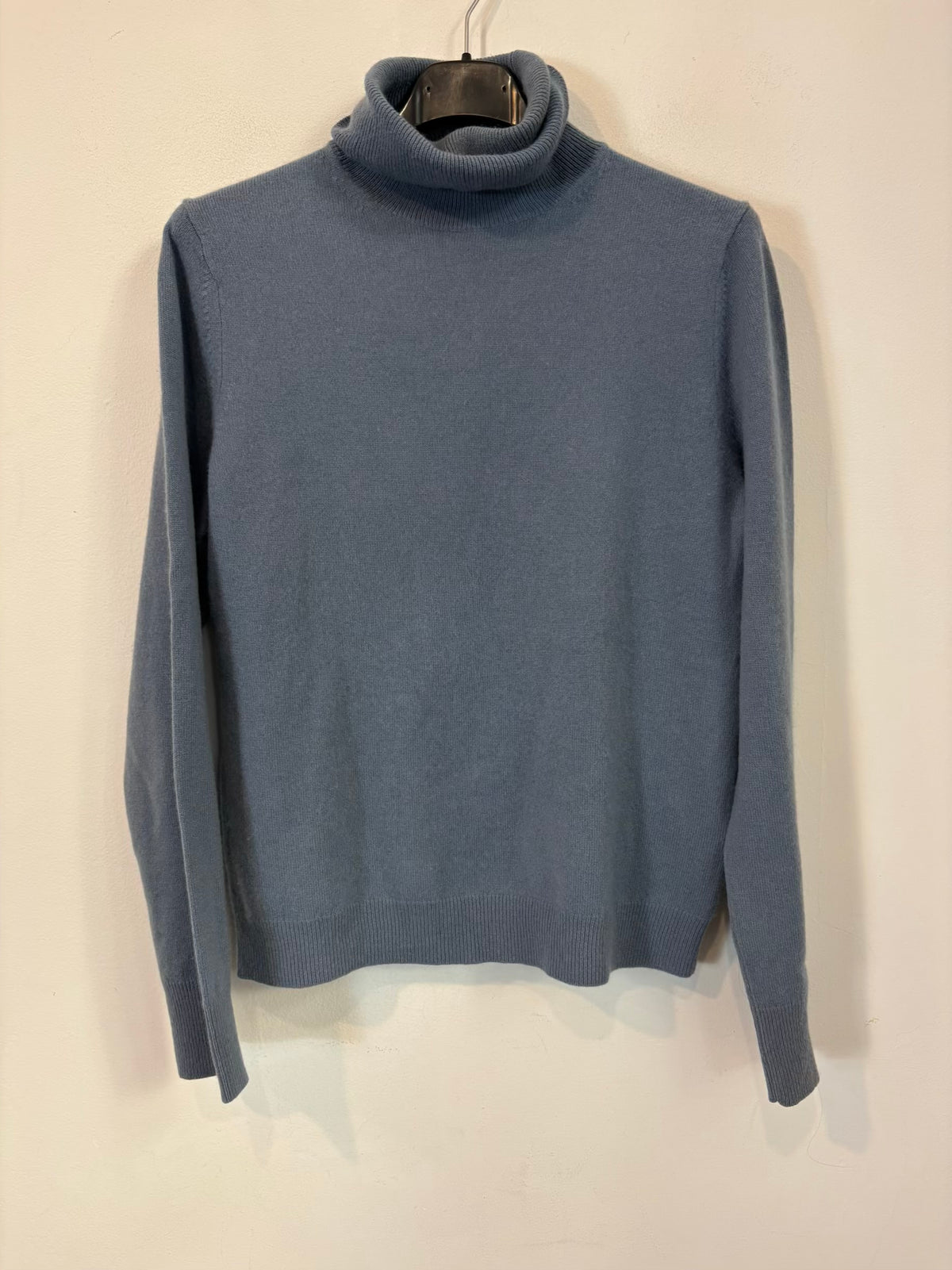 UNIQLO. Jersey cashmere azul cuello alto