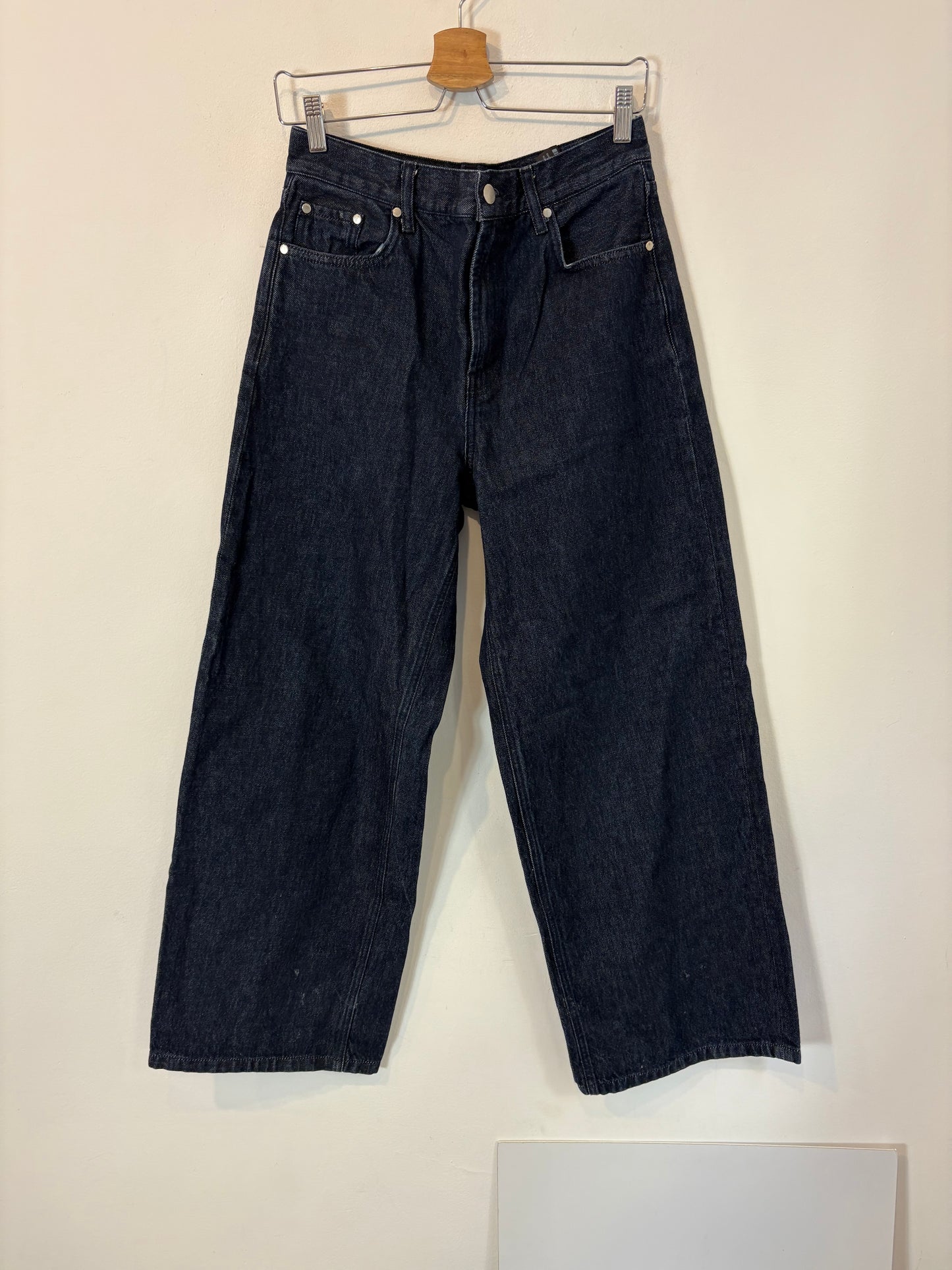 MASSIMO DUTTI. Short green skirt with pocket T.xs