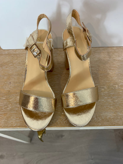 OTHERS. Gold sandals, heel size 37