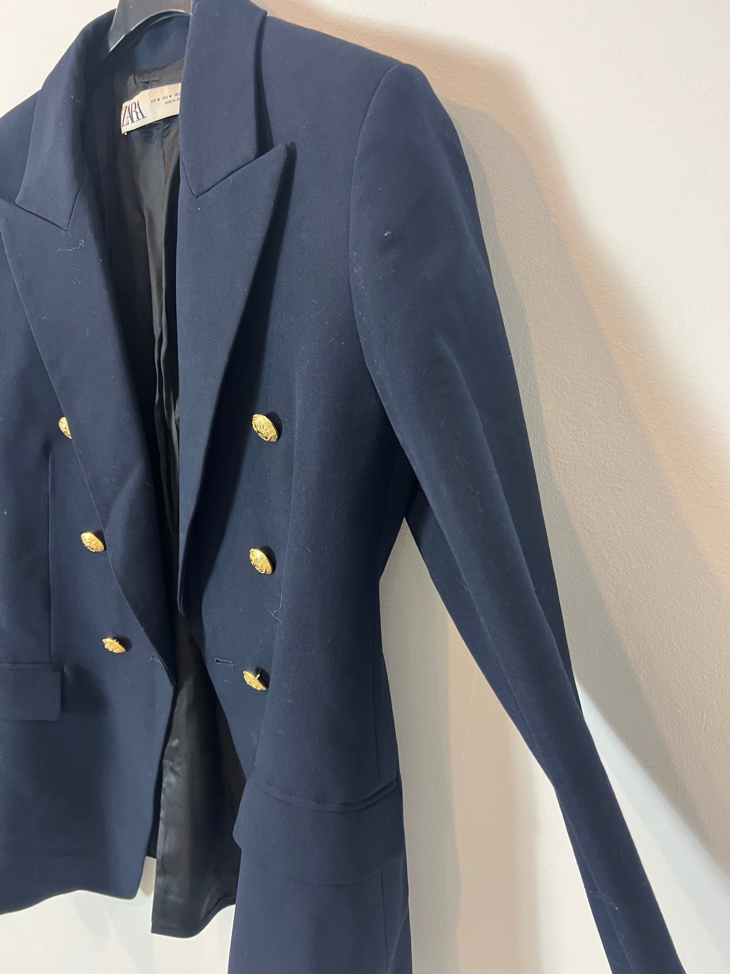ZARA. Chaqueta azul botones dorados. T M