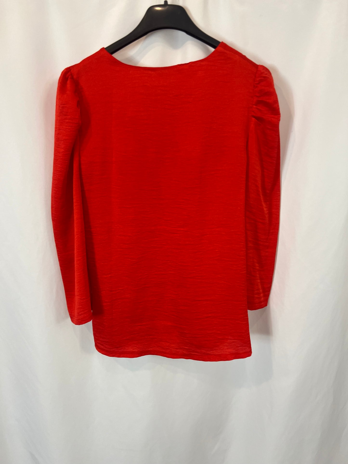 CAYRO. Blusa roja satinada botones T.S