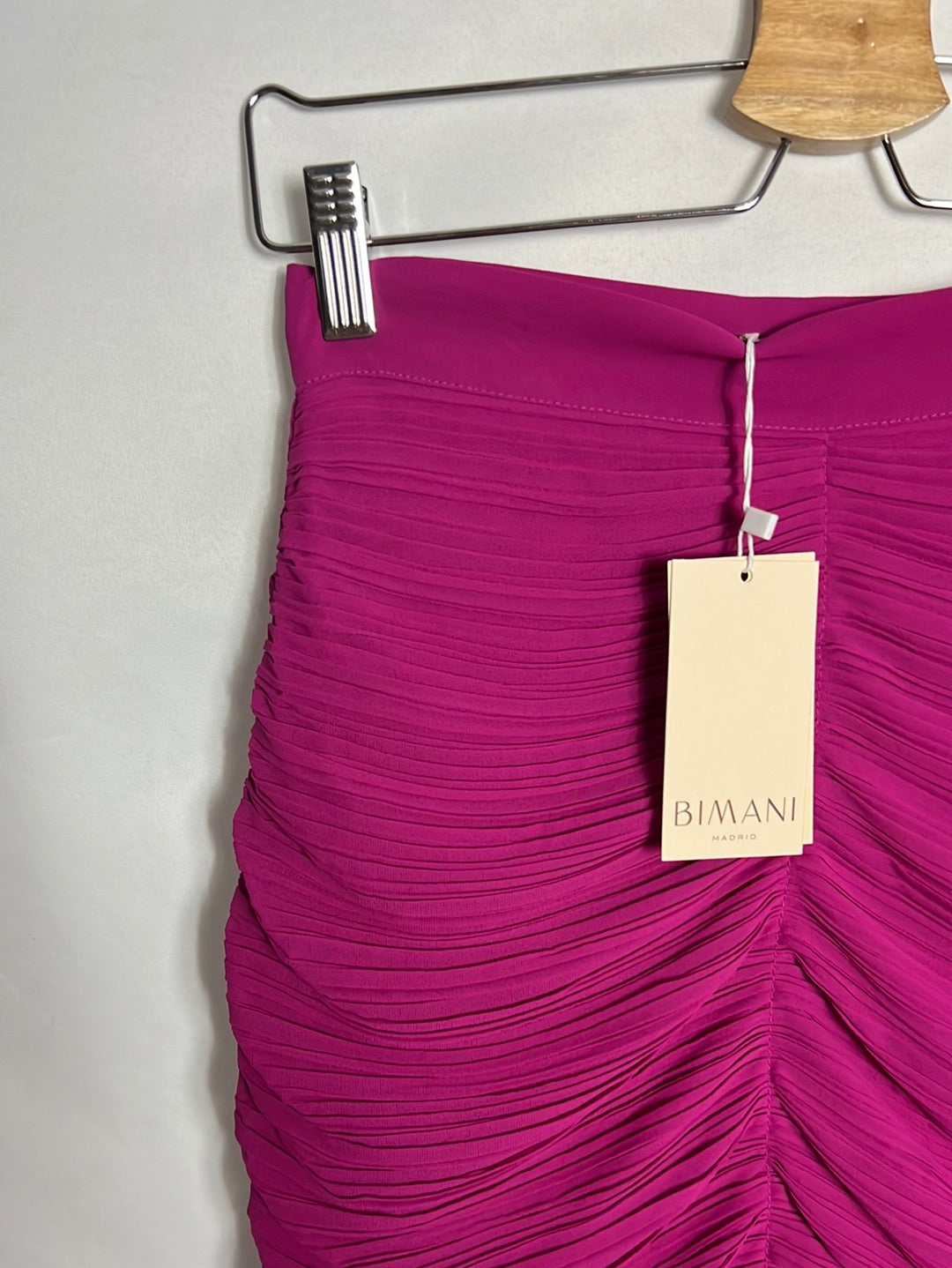 BIMANI. Falda corta rosa fruncida. T36