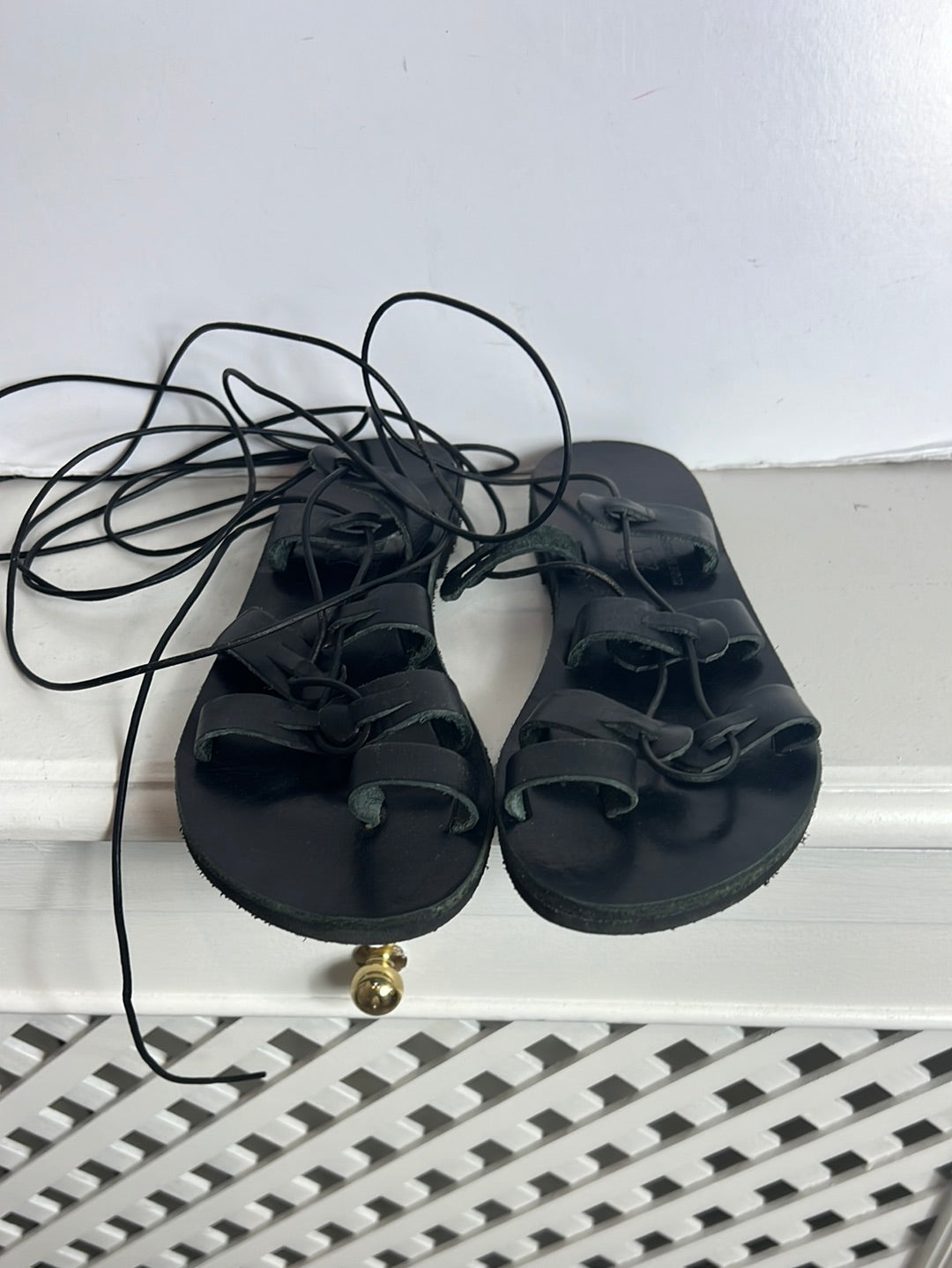 OTRAS. Sandalias tiras piel. T 37