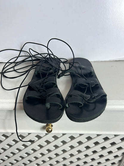 OTRAS. Sandalias tiras piel. T 37