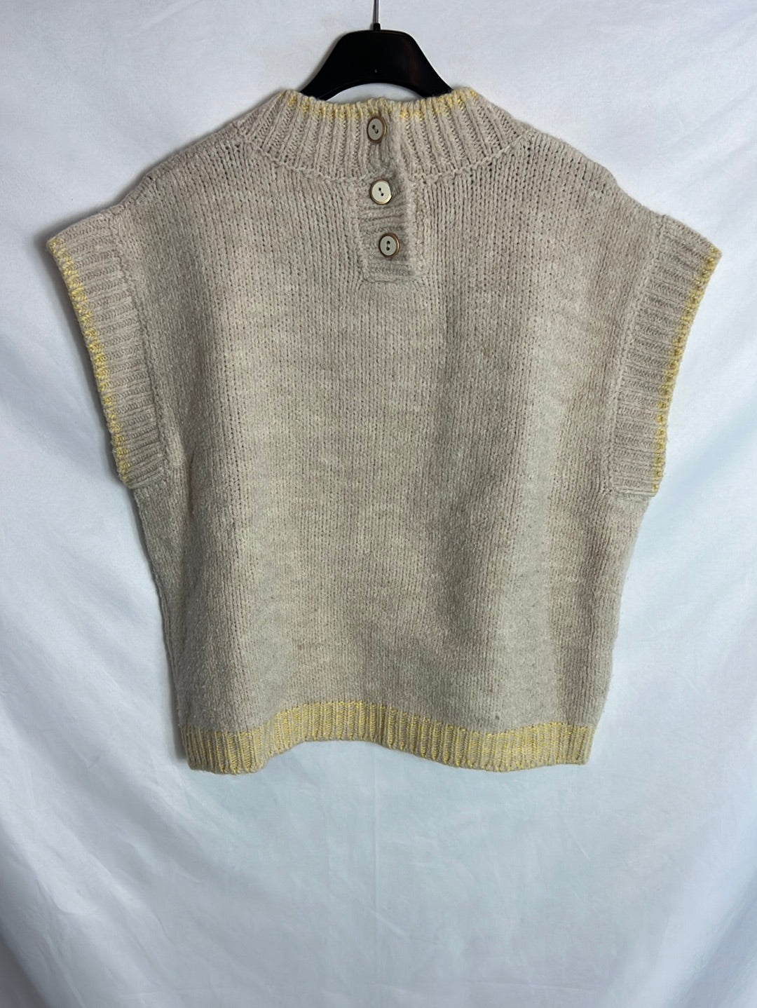 SESSUN. Sleeveless two-tone wool sweater. T.S.
