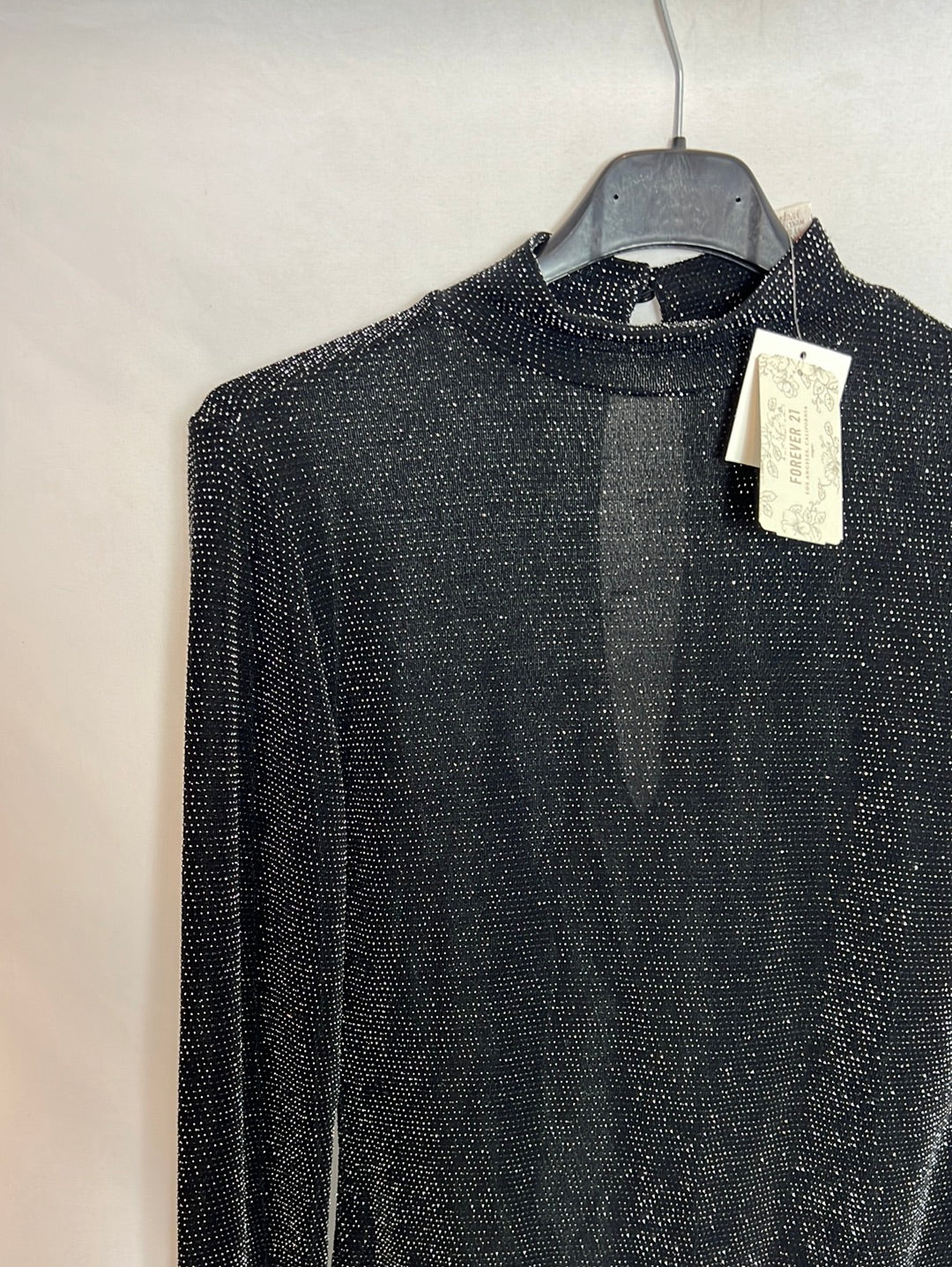 FOREVER 21. Body textura hilos plateados. T M